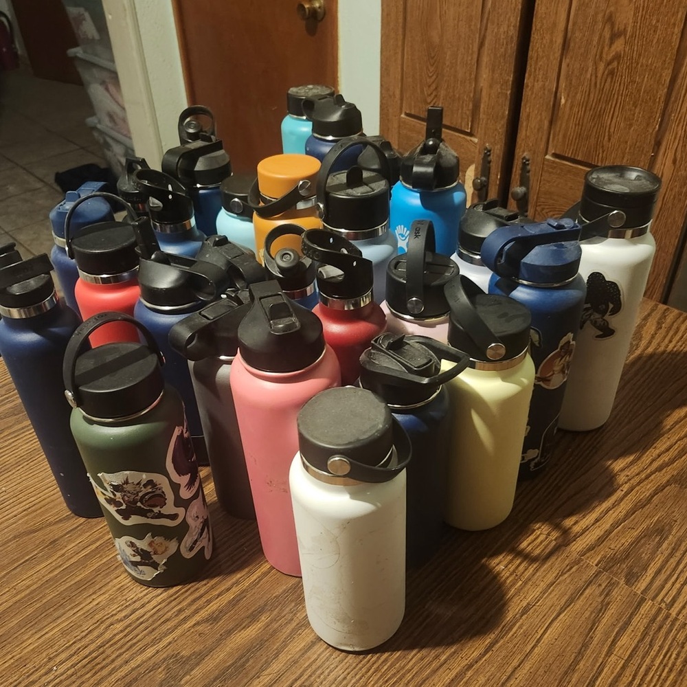 Assorted Hydro Flasks - Picture 2 of 2